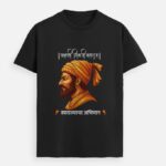 छत्रपती शिवाजी महाराज टी शर्ट ब्लॅक – स्वराज्याचा अभिमान दर्शवणारा मराठी प्रिंटेड टी शर्ट